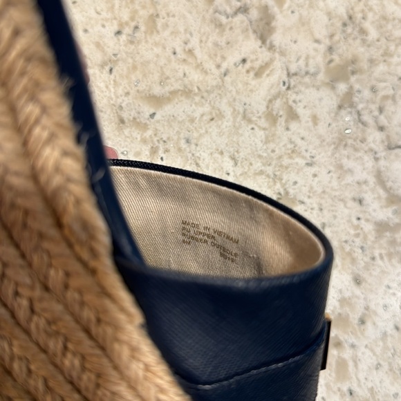 MICHAEL KORS~WOMENS~NAVY~
ROUND TOE~SLIP ON SANDALS~WITH GOLD METAL LETTERS~BR - Picture 9 of 9